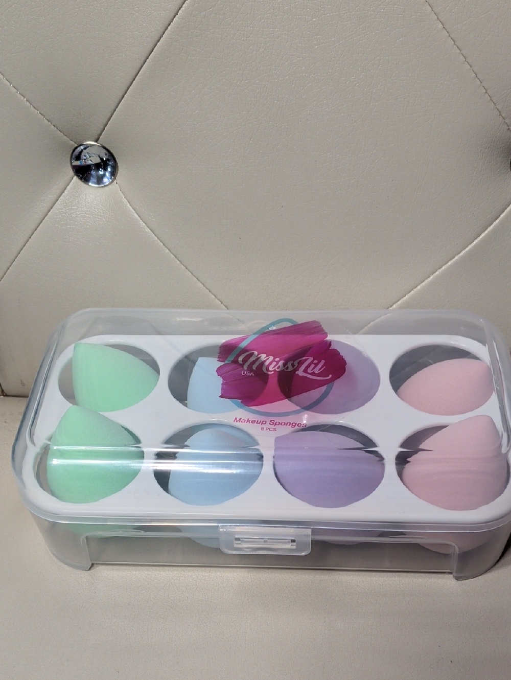 Makeup Sponge Storage‎ Case with Pastel Sponges - White